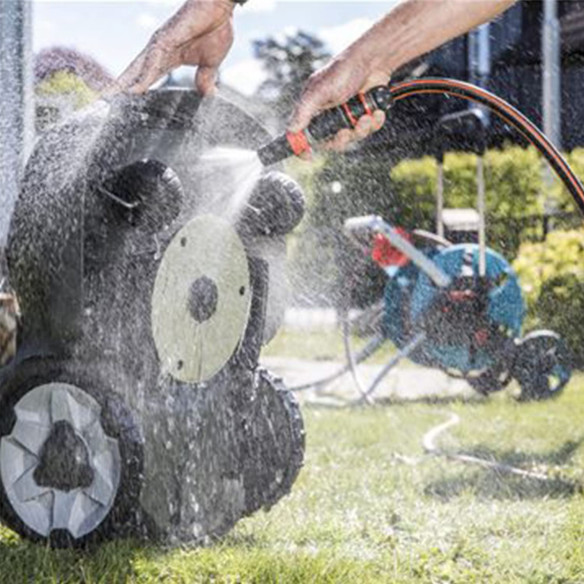 Robot Tagliaerba Husqvarna Automower 305: Compatto e Efficiente | Guru Garden