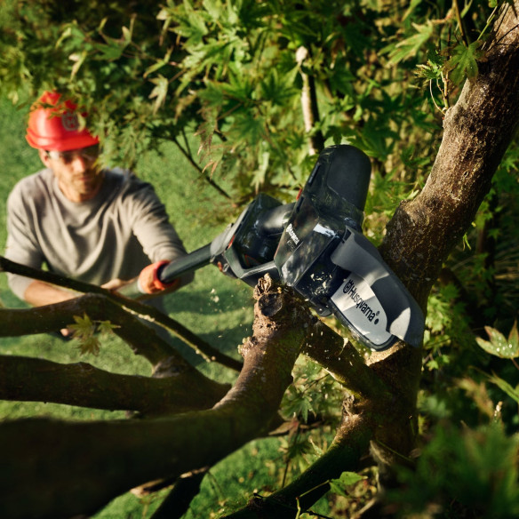 Potatore Elettrico Husqvarna Aspire PE5-P4A 18V Leggero | Guru Garden