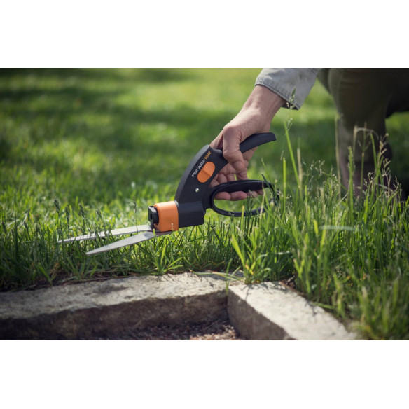 Cesoie Erba Fiskars 32cm: Precisione Servo-System | Guru Garden