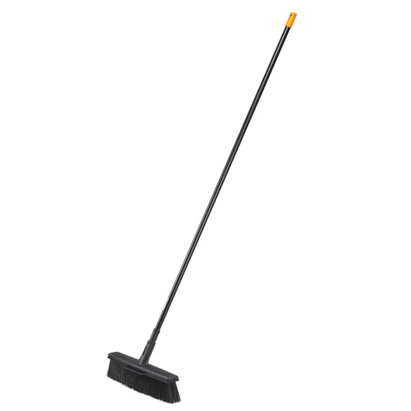 Scopa Multiuso PowerClean Fiskars: Pulizia Efficace | Guru Garden
