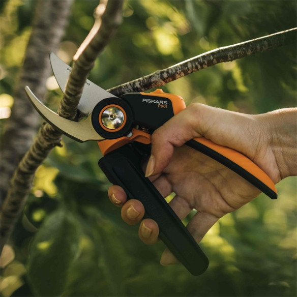 Cesoia Bypass Fiskars X-Series 222mm: Potatura Precisa | Guru Garden