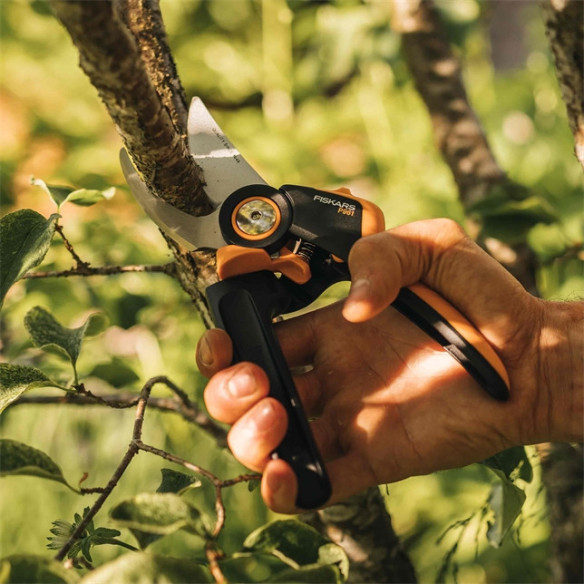 Cesoia Bypass Fiskars X-Series 222mm: Potatura Precisa | Guru Garden
