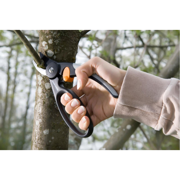 Cesoia da Potatura Bypass Fiskars 201mm: Taglio Preciso | Guru Garden