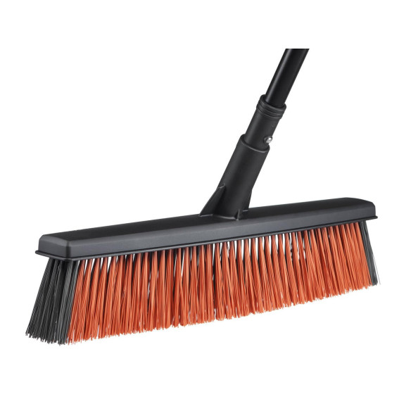 Scopa Multiuso Fiskars Solid: Pulizia Efficace e Versatile | Guru Garden