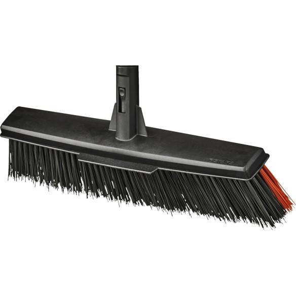 Scopa Multiuso Fiskars Solid: Pulizia Efficace e Versatile | Guru Garden