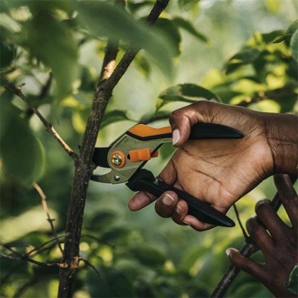 Cesoia da Potatura Bypass Fiskars P331 197mm | Guru Garden