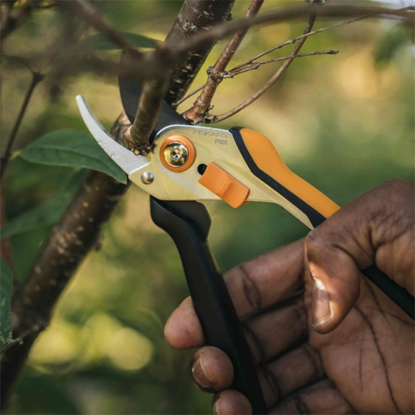Cesoia da Potatura Bypass Fiskars P331 197mm | Guru Garden